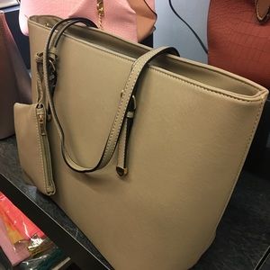 Tote Nude with Gray Undertone